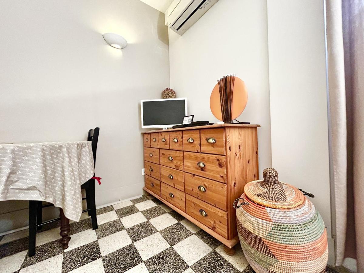 Aparthotel Riviera - Balcon Des Etats Unis - Old Town Promenade Des Anglais Nizza Exterior foto